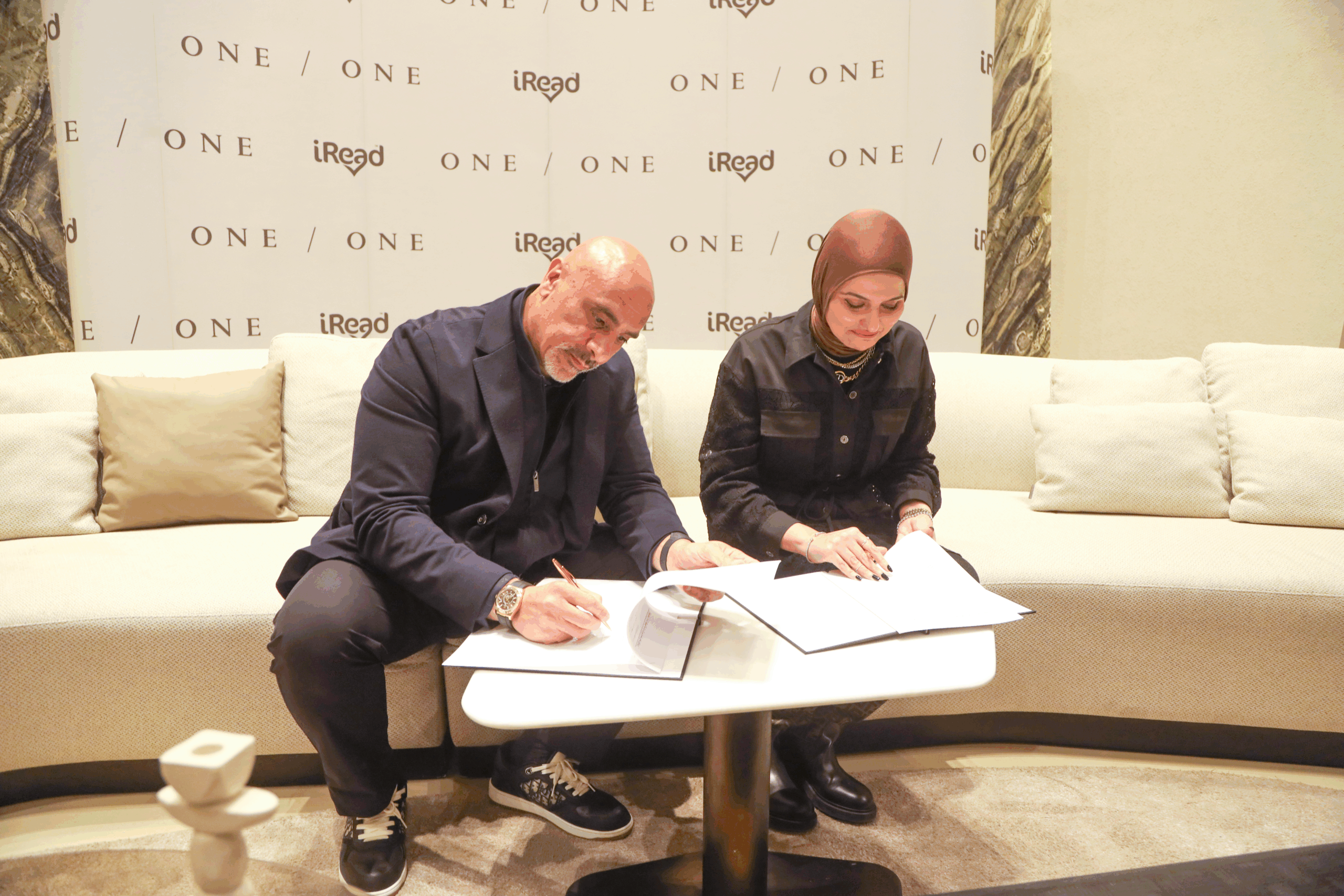 توقيع شراكة بين iRead و One / One لتعزيز الوعي الثقافي